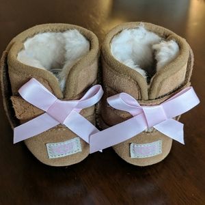 UGG Jesse Bow II Boots Size 2/3 (6-12m)